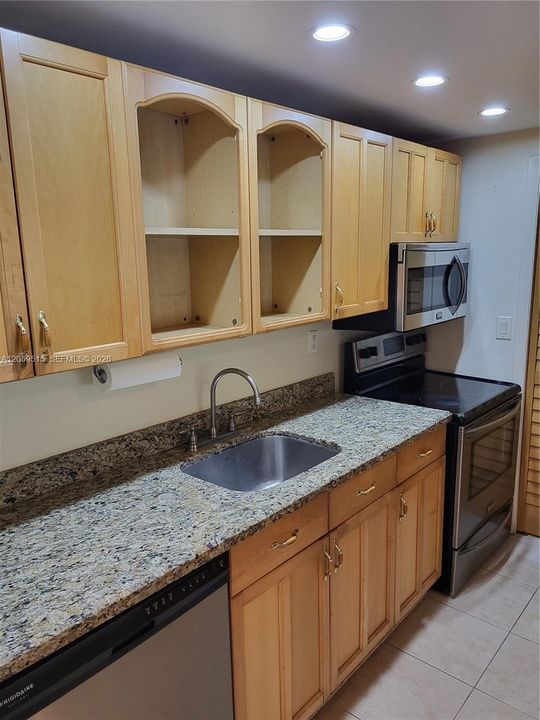 En Venta: $295,000 (2 camas, 2 baños, 1106 Pies cuadrados)