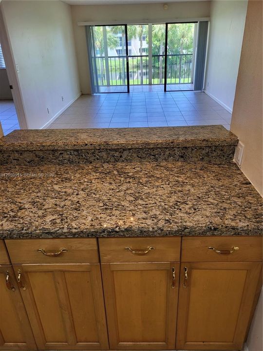En Venta: $295,000 (2 camas, 2 baños, 1106 Pies cuadrados)