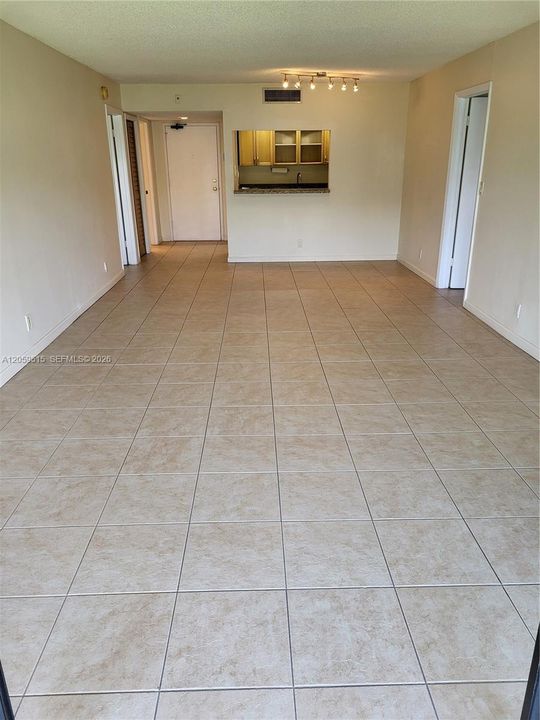 En Venta: $295,000 (2 camas, 2 baños, 1106 Pies cuadrados)
