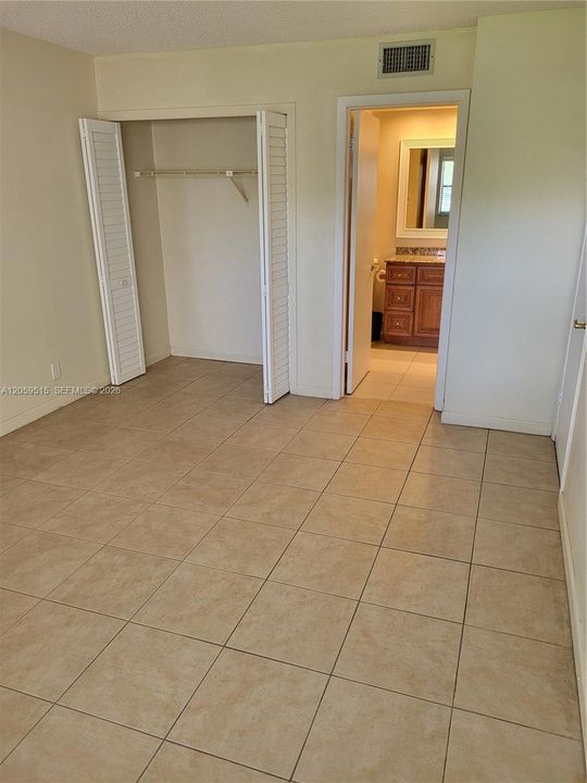 En Venta: $295,000 (2 camas, 2 baños, 1106 Pies cuadrados)