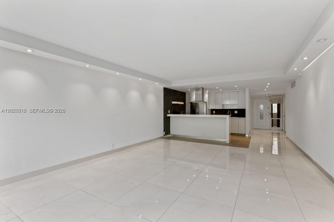 В аренду: $7,500 (3 спален, 2 ванн, 1720 Квадратных фут)