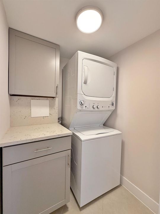 Washer Dryer in Unit