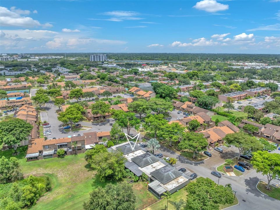 En Venta: $295,000 (2 camas, 2 baños, 687 Pies cuadrados)