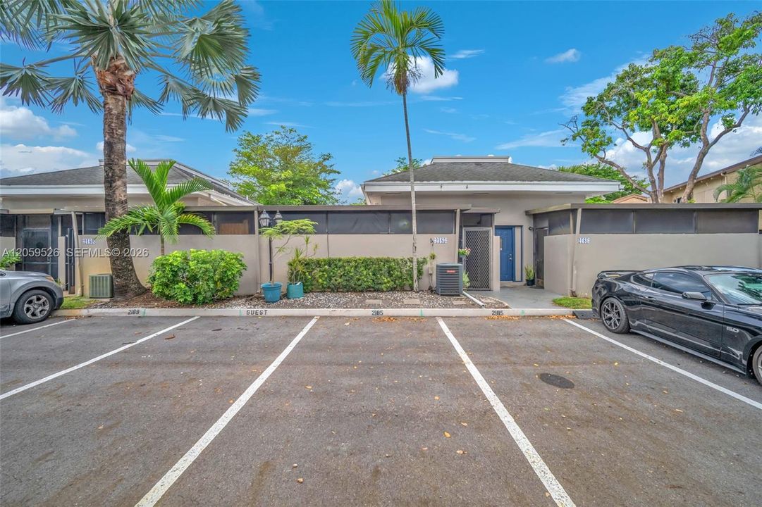 En Venta: $295,000 (2 camas, 2 baños, 687 Pies cuadrados)