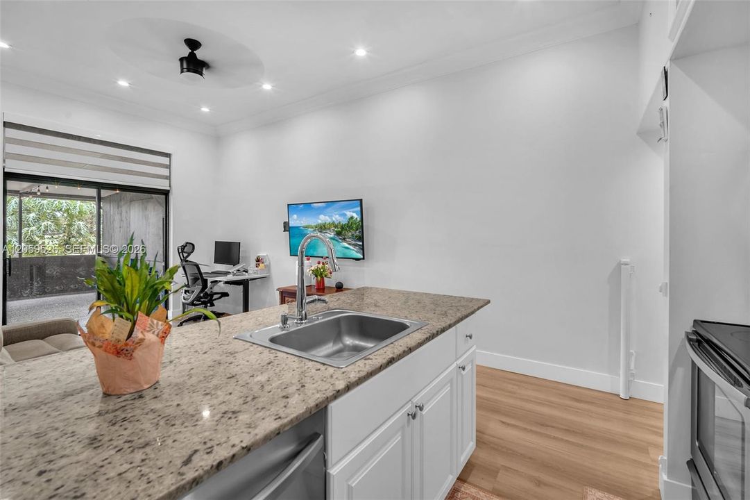 En Venta: $295,000 (2 camas, 2 baños, 687 Pies cuadrados)