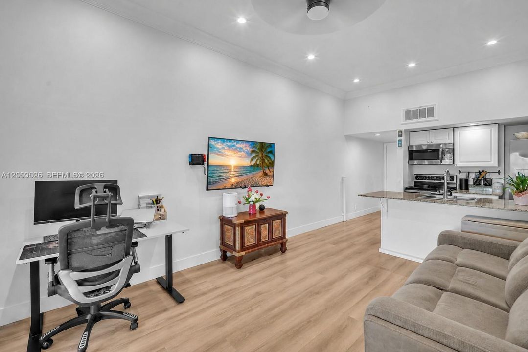 En Venta: $295,000 (2 camas, 2 baños, 687 Pies cuadrados)