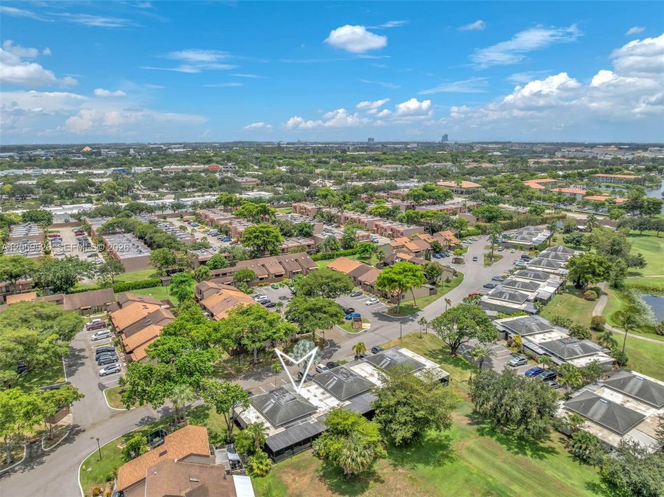 En Venta: $295,000 (2 camas, 2 baños, 687 Pies cuadrados)