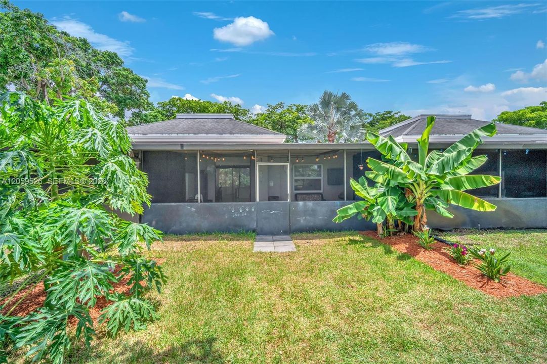 En Venta: $295,000 (2 camas, 2 baños, 687 Pies cuadrados)