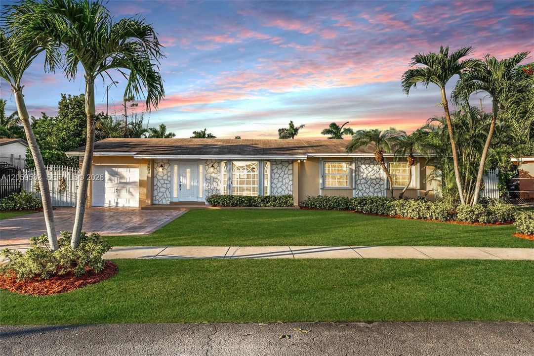 En Venta: $735,000 (4 camas, 2 baños, 2285 Pies cuadrados)