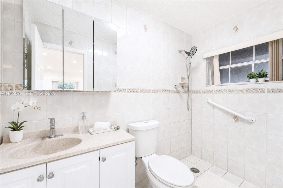 En Venta: $735,000 (4 camas, 2 baños, 2285 Pies cuadrados)
