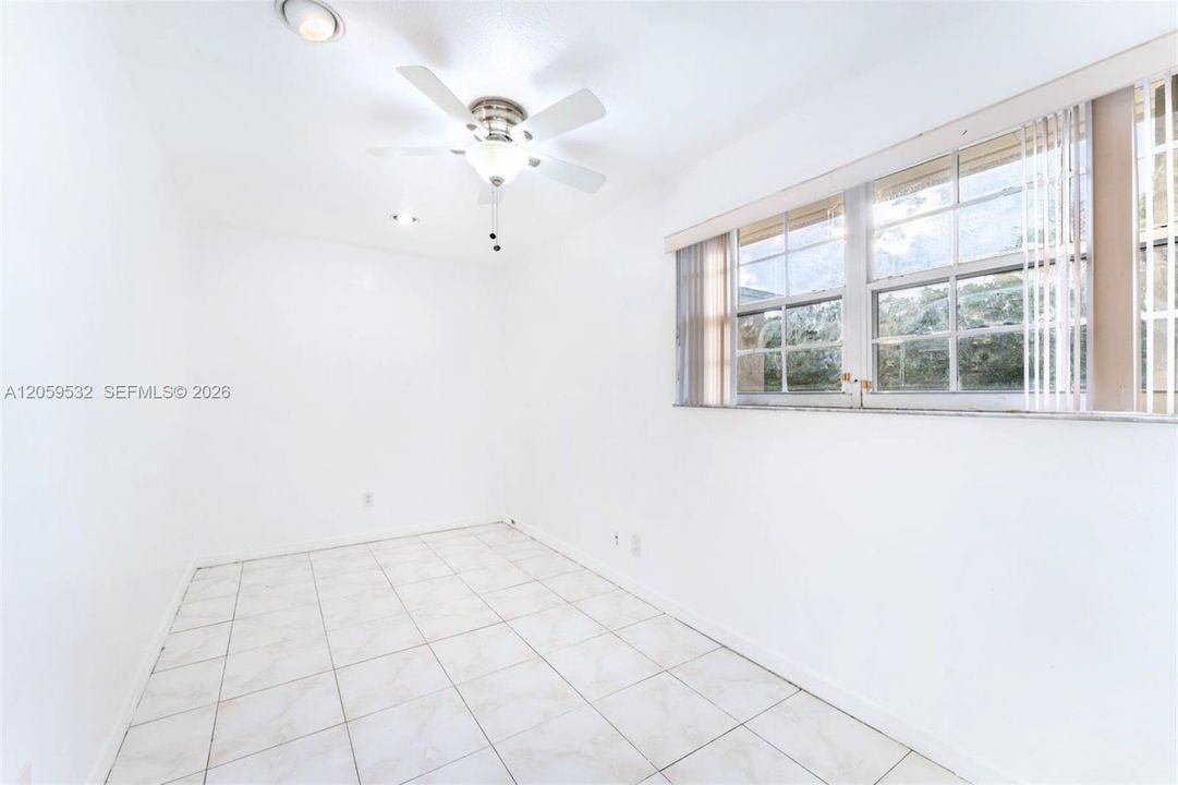 En Venta: $735,000 (4 camas, 2 baños, 2285 Pies cuadrados)