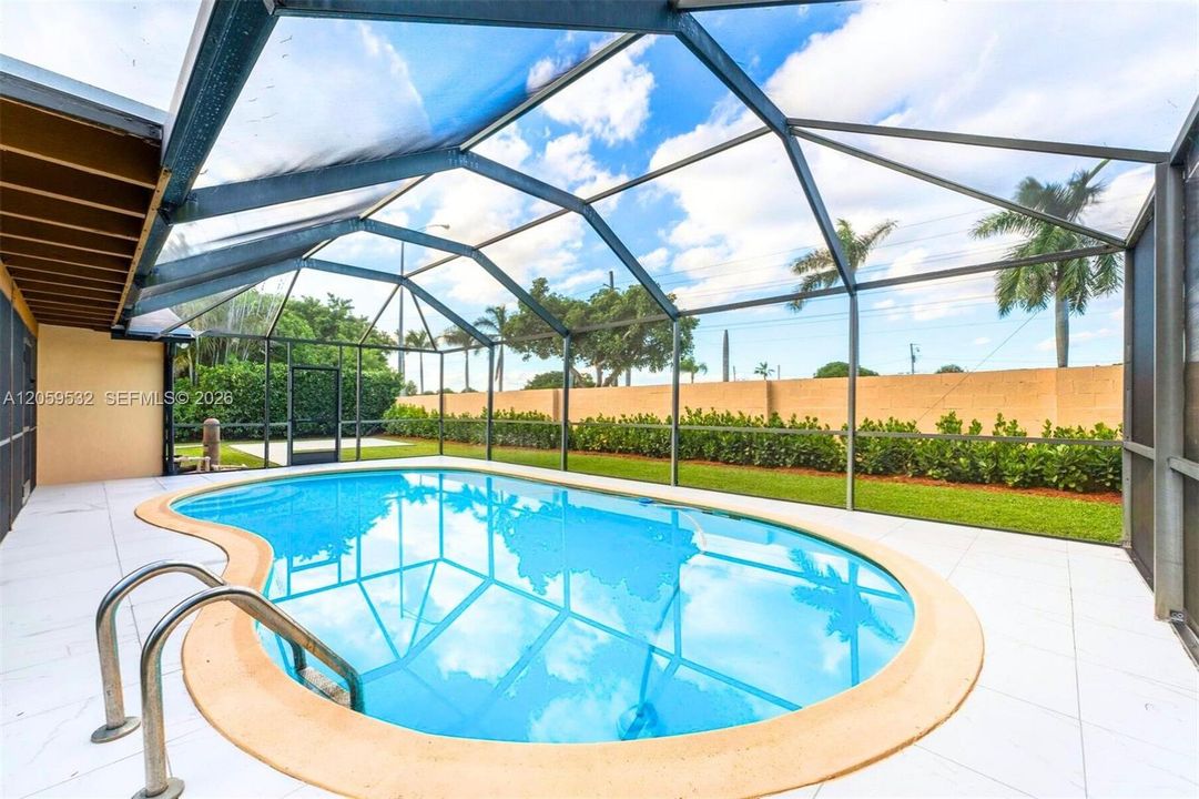 En Venta: $735,000 (4 camas, 2 baños, 2285 Pies cuadrados)