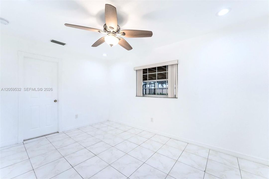 En Venta: $735,000 (4 camas, 2 baños, 2285 Pies cuadrados)