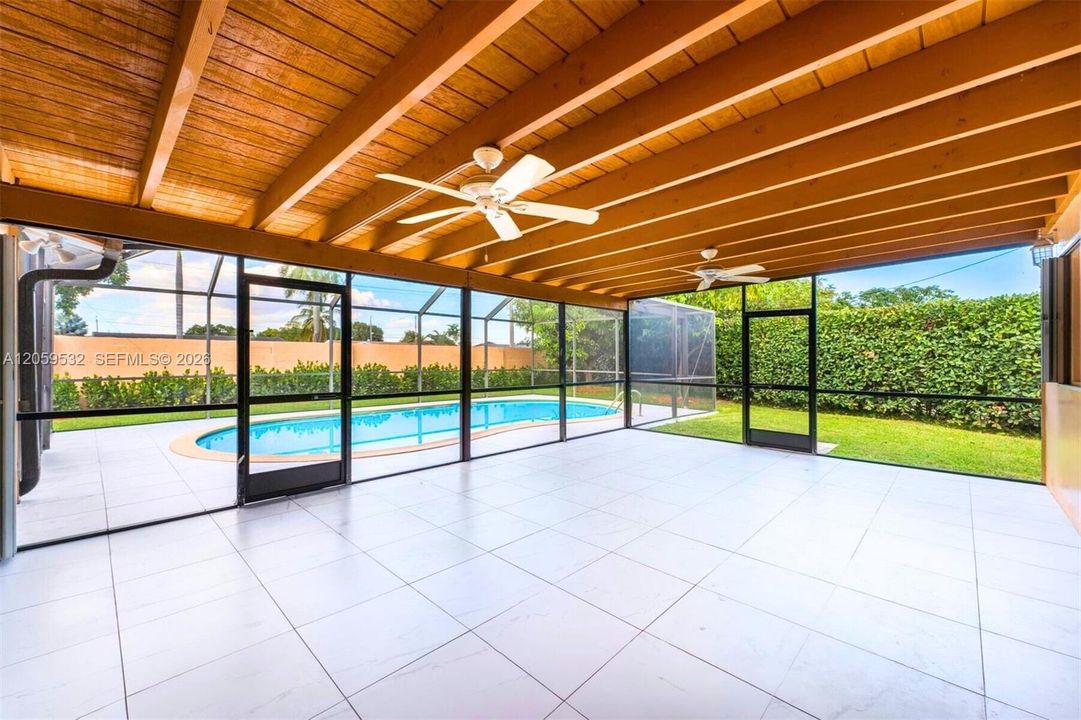 En Venta: $735,000 (4 camas, 2 baños, 2285 Pies cuadrados)