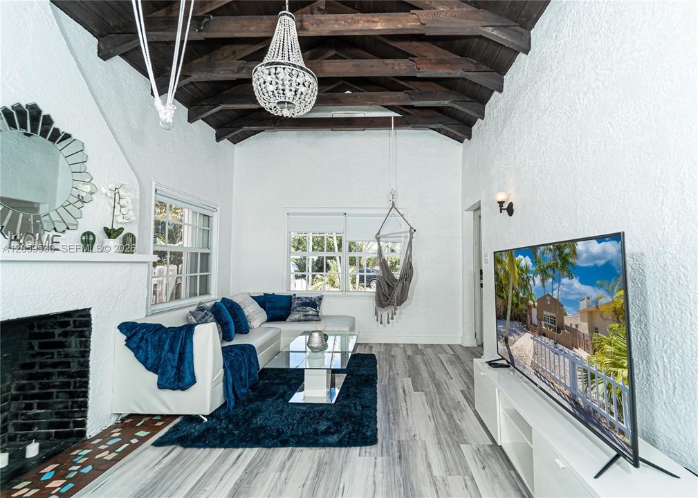 En Venta: $489,000 (3 camas, 1 baños, 1040 Pies cuadrados)