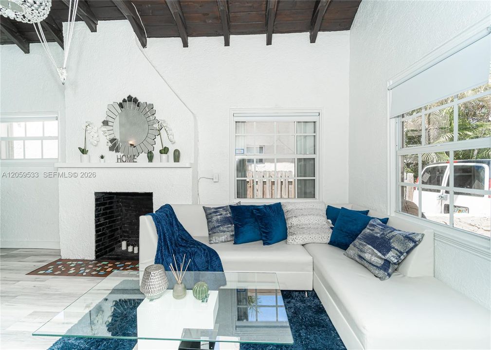 En Venta: $489,000 (3 camas, 1 baños, 1040 Pies cuadrados)