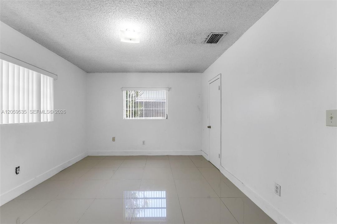 En Venta: $645,000 (3 camas, 2 baños, 1164 Pies cuadrados)