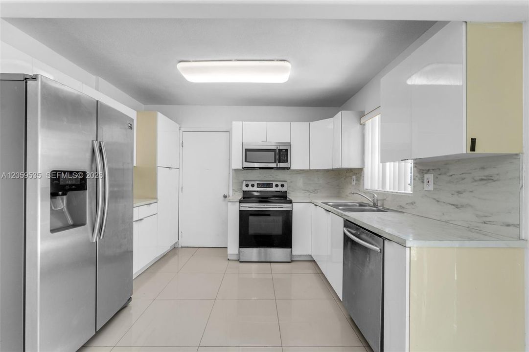 En Venta: $645,000 (3 camas, 2 baños, 1164 Pies cuadrados)