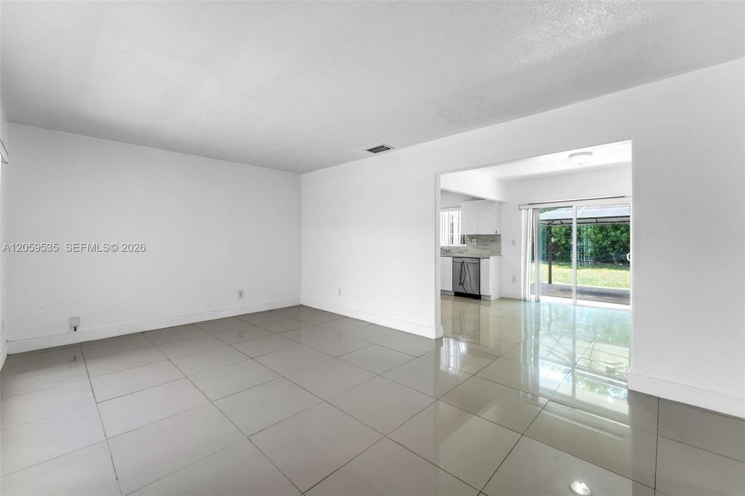En Venta: $645,000 (3 camas, 2 baños, 1164 Pies cuadrados)
