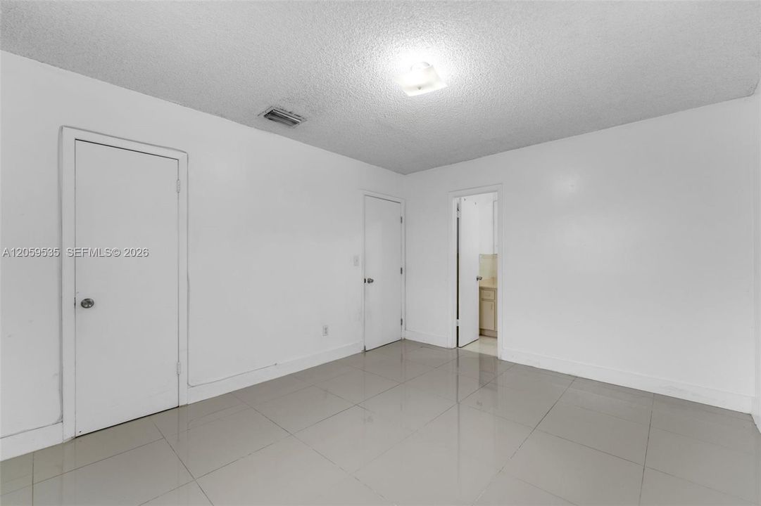 En Venta: $645,000 (3 camas, 2 baños, 1164 Pies cuadrados)