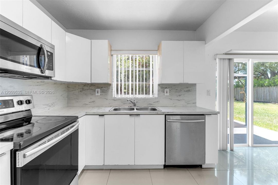 En Venta: $645,000 (3 camas, 2 baños, 1164 Pies cuadrados)