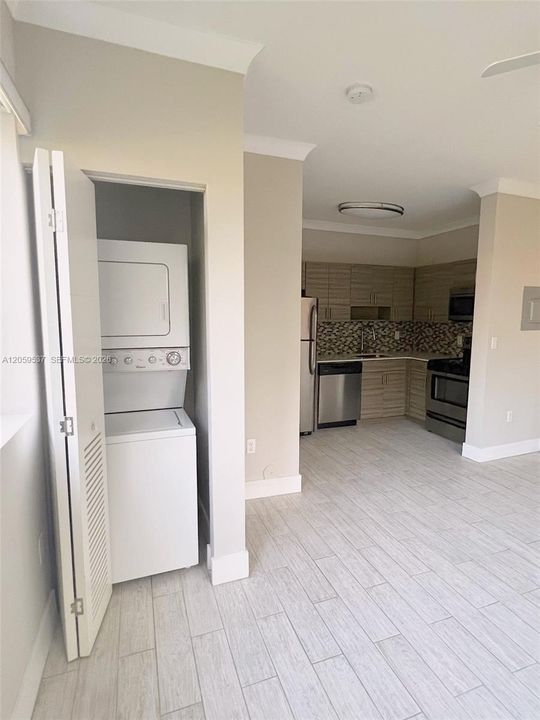 В аренду: $1,800 (0 спален, 1 ванн, 350 Квадратных фут)