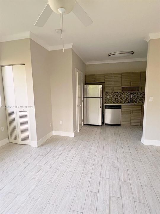 В аренду: $1,800 (0 спален, 1 ванн, 350 Квадратных фут)