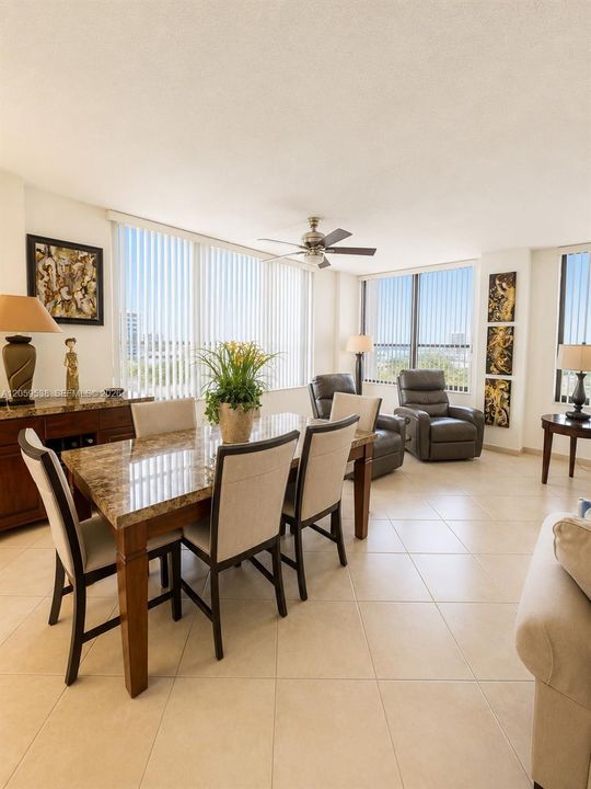 En Venta: $499,000 (2 camas, 2 baños, 1360 Pies cuadrados)