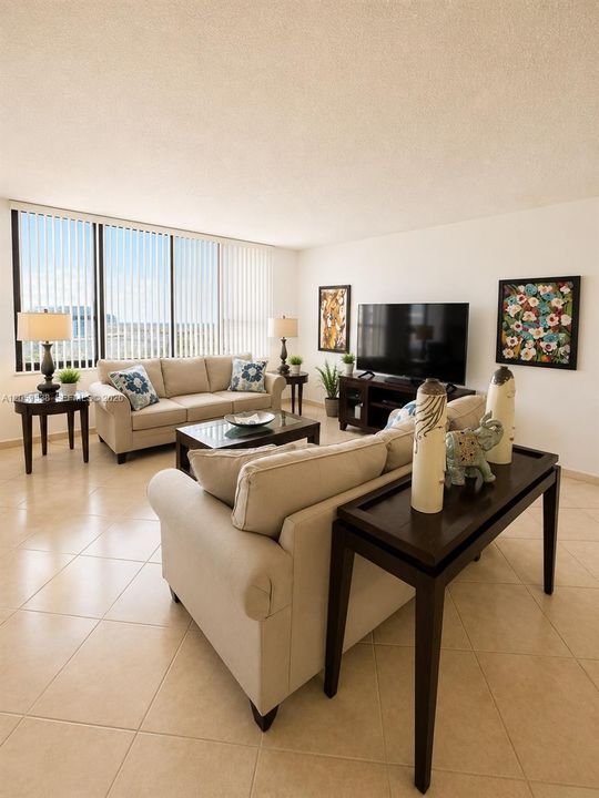 En Venta: $499,000 (2 camas, 2 baños, 1360 Pies cuadrados)