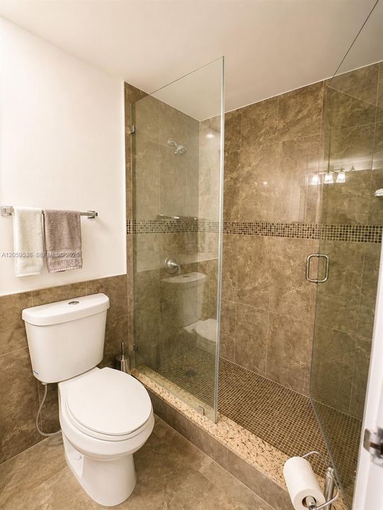 En Venta: $499,000 (2 camas, 2 baños, 1360 Pies cuadrados)