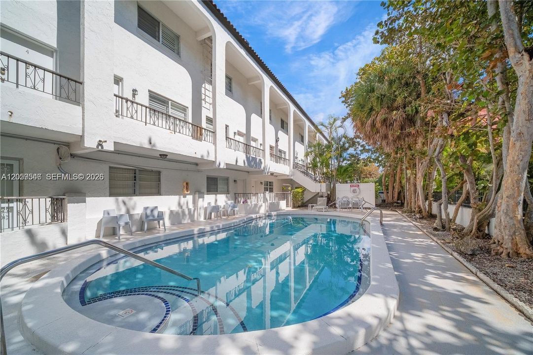 En Venta: $519,900 (2 camas, 2 baños, 1087 Pies cuadrados)