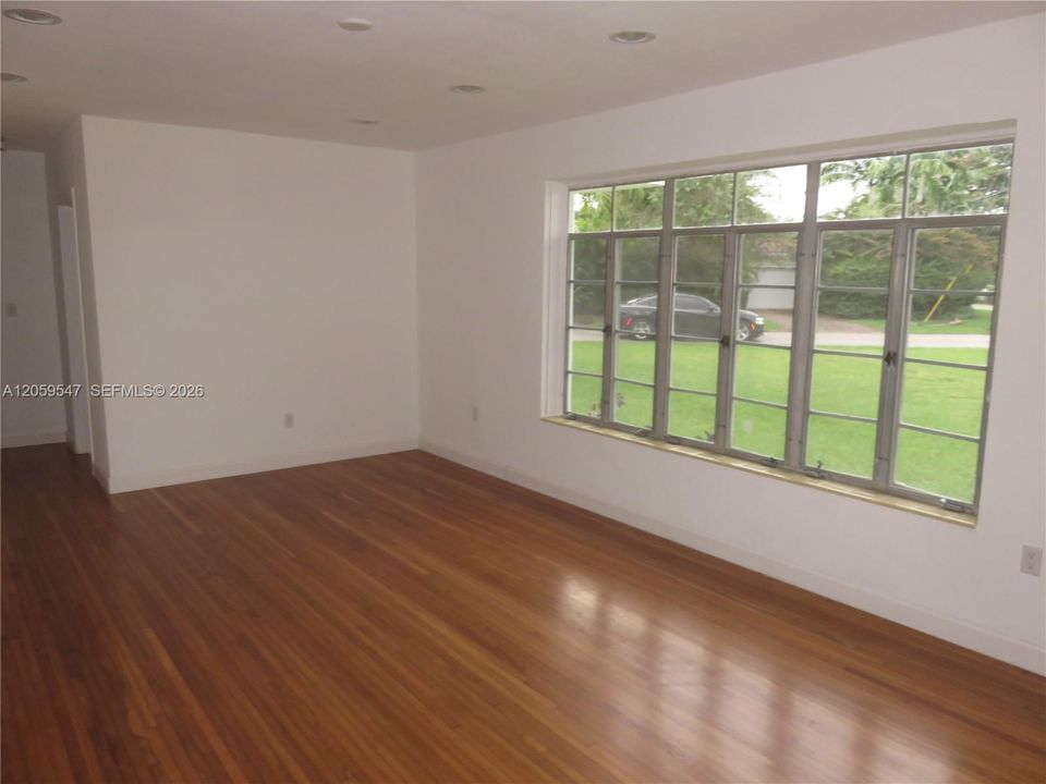 В аренду: $4,500 (3 спален, 2 ванн, 1764 Квадратных фут)