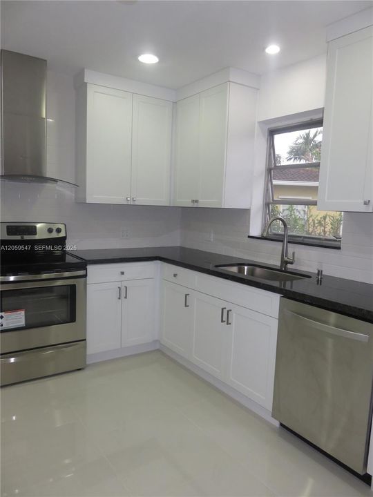 В аренду: $4,500 (3 спален, 2 ванн, 1764 Квадратных фут)