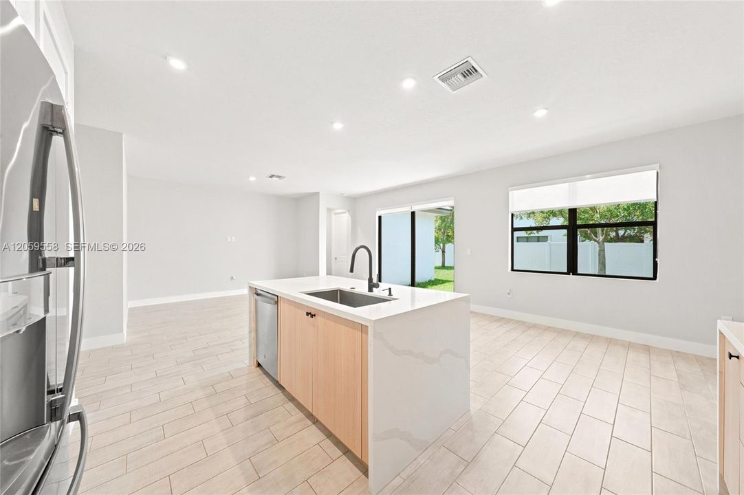 For Rent: $3,900 (4 beds, 2 baths, 1790 Square Feet)