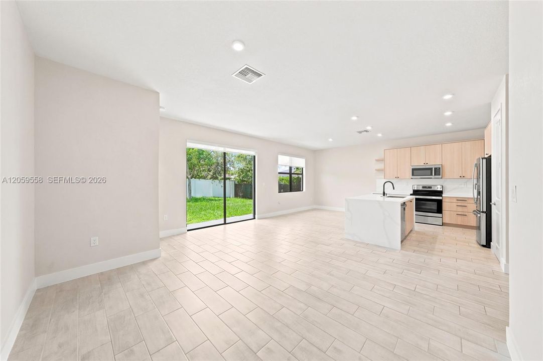 For Rent: $3,900 (4 beds, 2 baths, 1790 Square Feet)