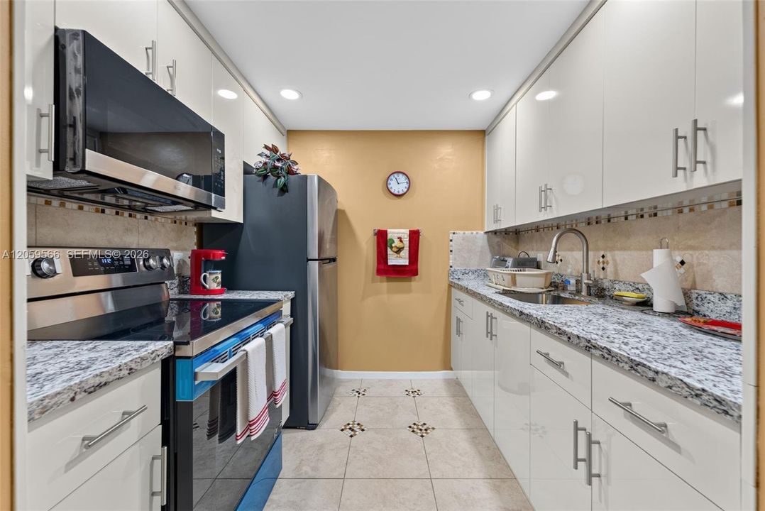 В аренду: $1,850 (1 спален, 1 ванн, 811 Квадратных фут)