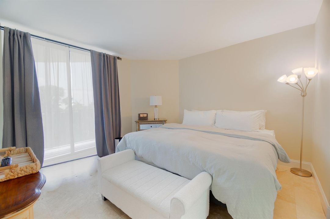 guest bedroom-vacant