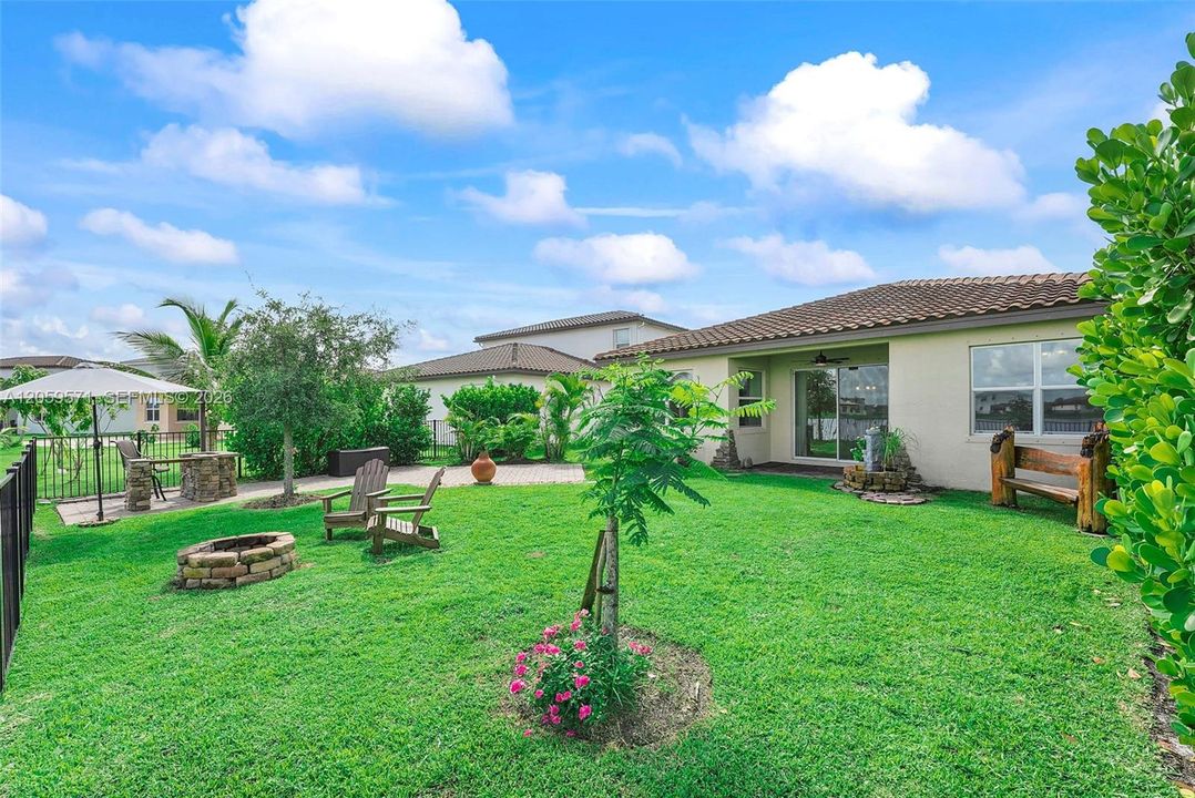 For Sale: $380,000 (3 beds, 2 baths, 1649 Square Feet)