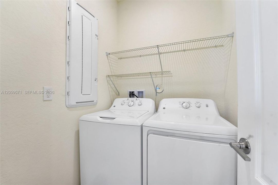 For Sale: $380,000 (3 beds, 2 baths, 1649 Square Feet)