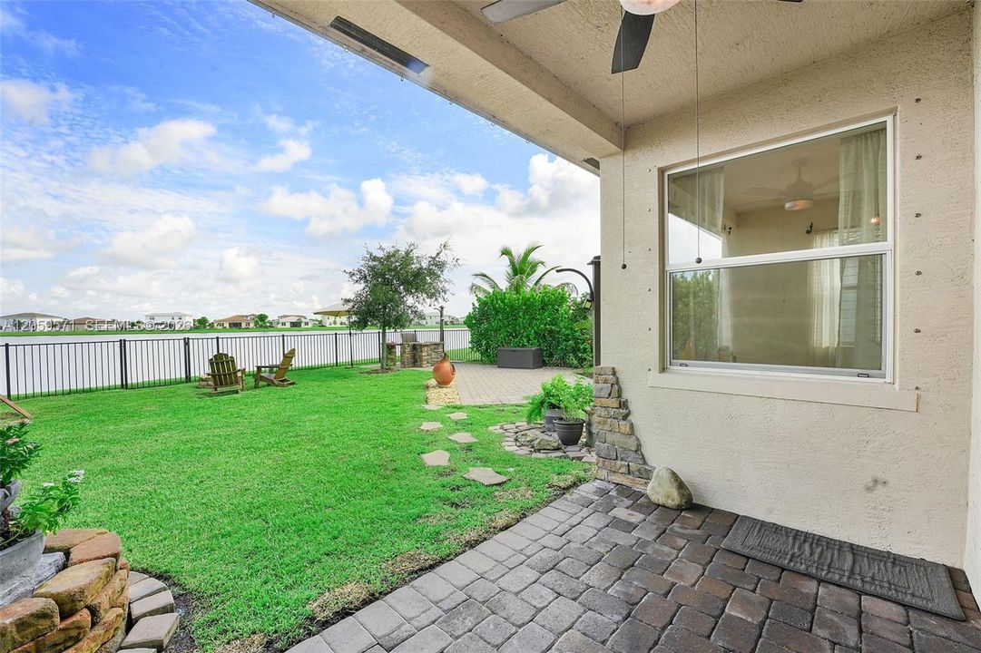 For Sale: $380,000 (3 beds, 2 baths, 1649 Square Feet)
