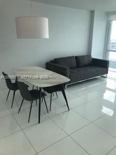 For Sale: $850,000 (1 beds, 1 baths, 777 Square Feet)