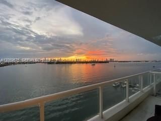 For Sale: $850,000 (1 beds, 1 baths, 777 Square Feet)