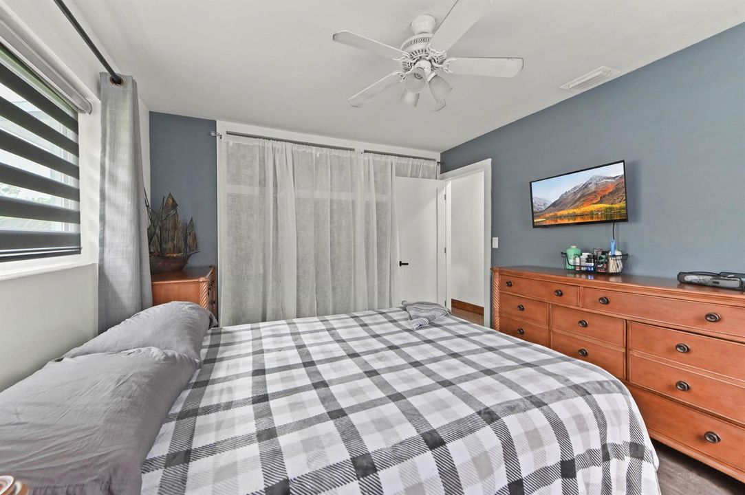 20 Bedroom 02