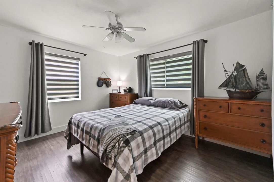 19 Bedroom 01