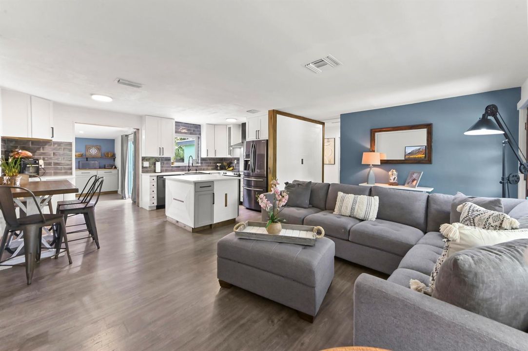 07 Living Room 03