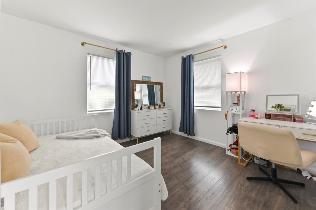 20 Bedroom 03