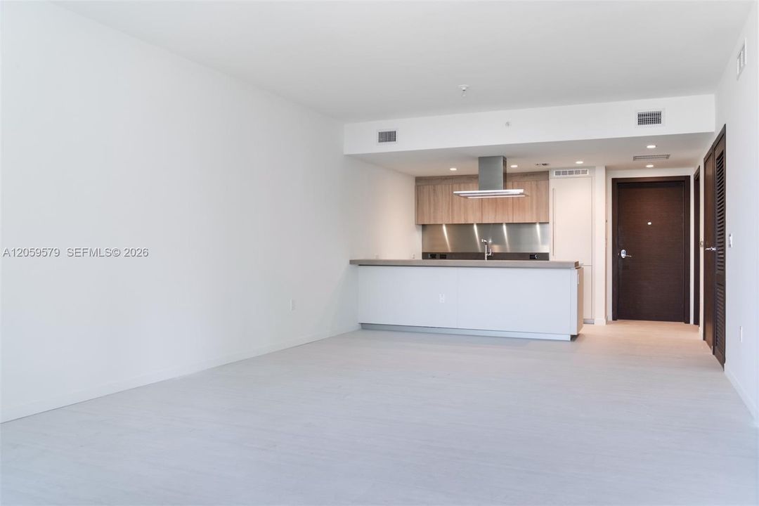 В аренду: $5,000 (1 спален, 1 ванн, 906 Квадратных фут)