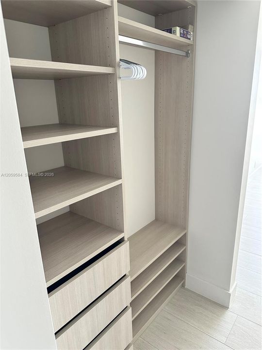Под контрактом: $12,000 (2 спален, 2 ванн, 1438 Квадратных фут)