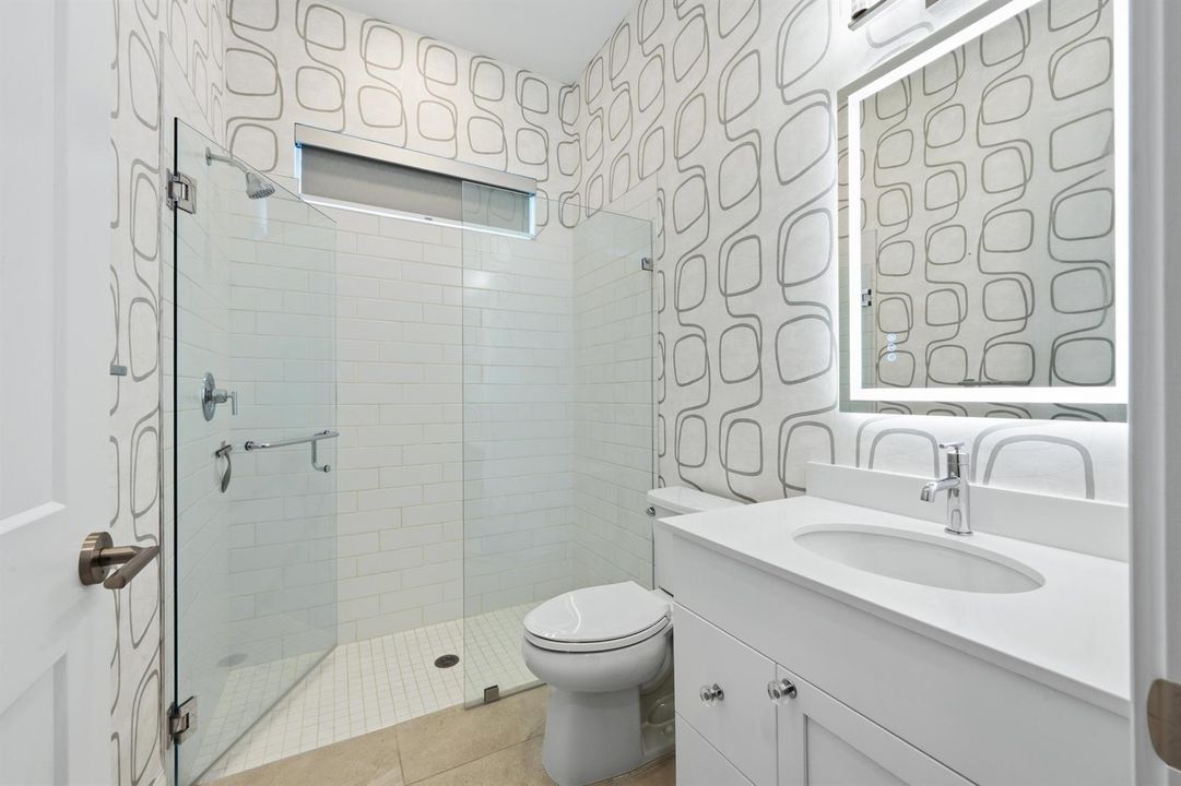 EN SUITE GUEST BATH 1