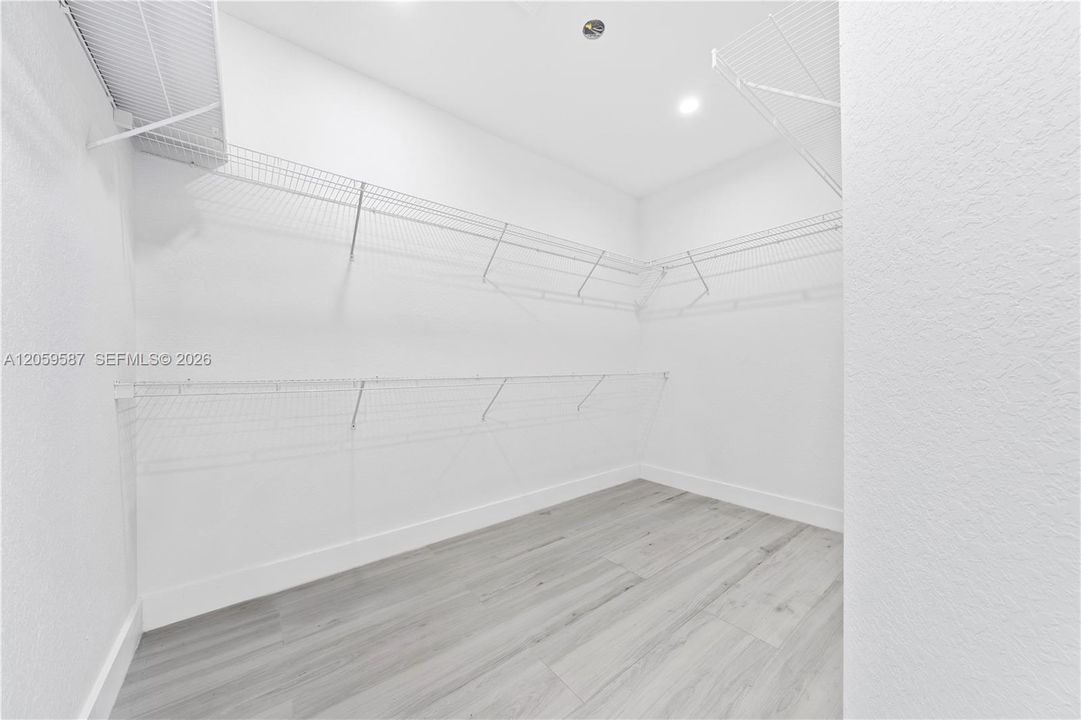 En Renta: $9,500 (5 camas, 3 baños, 3488 Pies cuadrados)